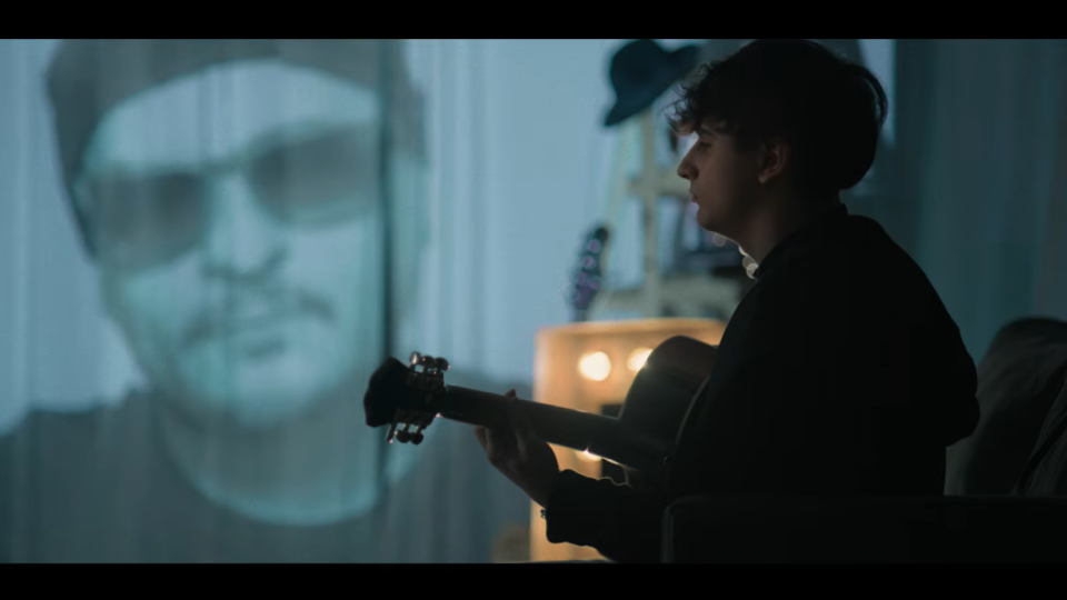 Групата „Юпитер 7“ издаде последната песен на Краси Куртев