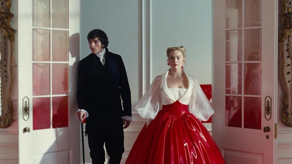 „Брулени хълмове“ на Емералд Фенел – дръзко арт „отклонение“ от класическата любовна история