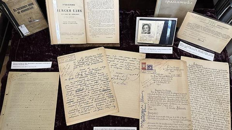 Изложба отбелязва 125 години от постъпването на първите студентки в Софийския университет