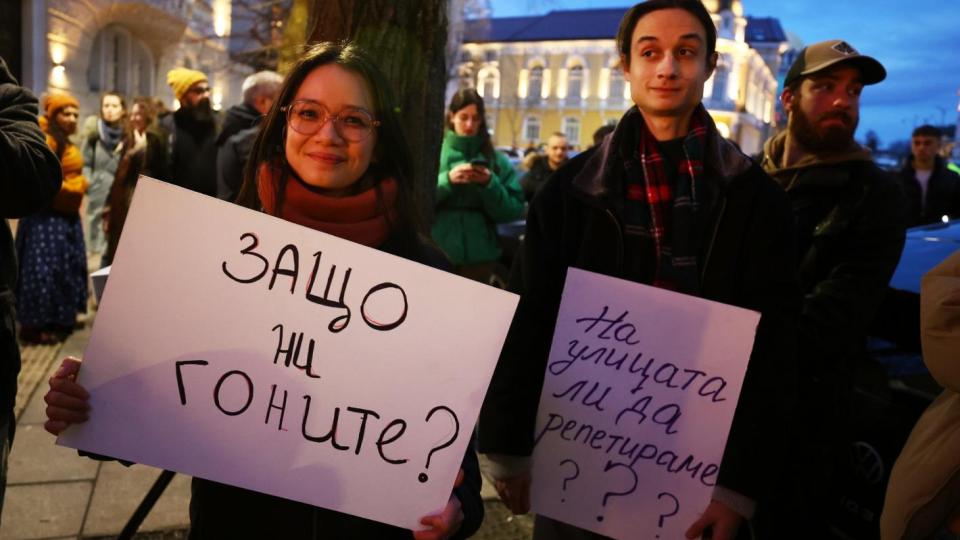 Младежки организации организираха протест пред Националния студентски дом