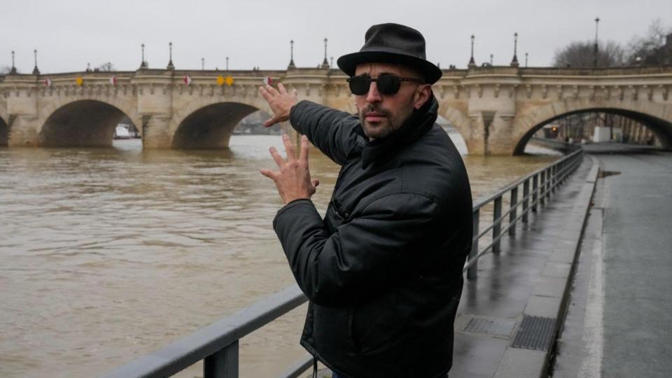 Френският артист JR създава „най-голямата имерсивна инсталация, правена някога“, в чест на Кристо и Жан-Клод