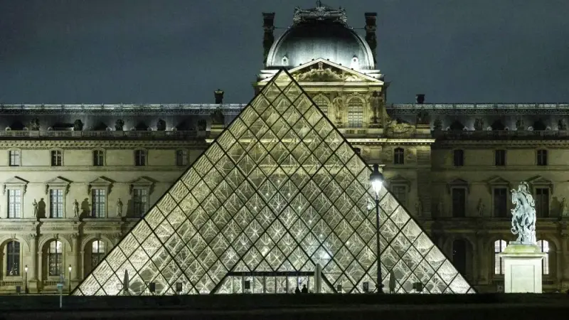 Директорката на Лувъра подаде оставка