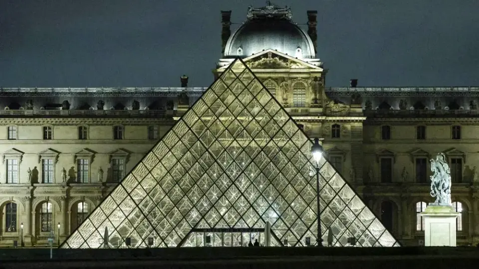 Директорката на Лувъра подаде оставка