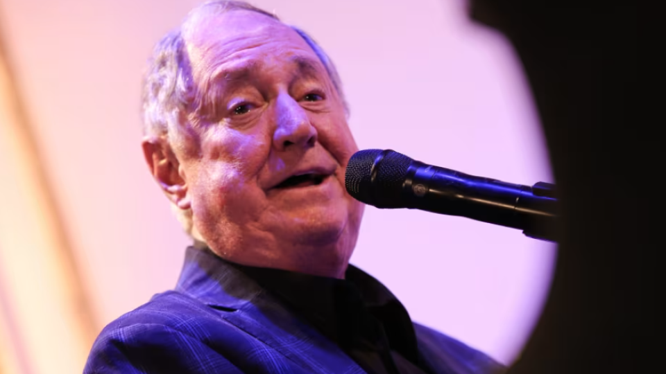 Почина американският певец и композитор Нийл Седака