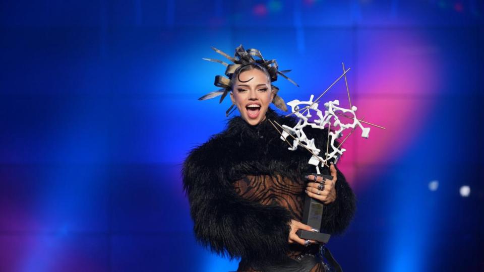 България избра песента -„революция“ на DARA за „Евровизия“