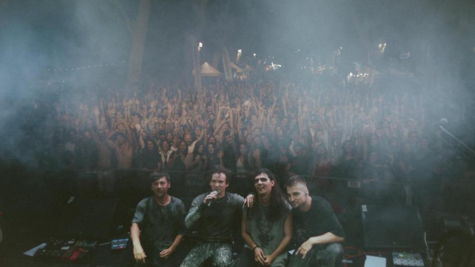 „Цар Плъх“ представят своя саундтрак за петък 13-и -„Там“