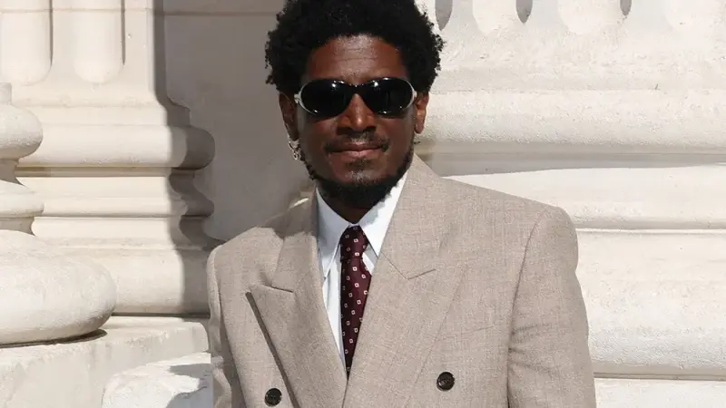 Композиторът Labrinth се отрече публично от музикалната индустрия и от участието си в ,,Еуфория”