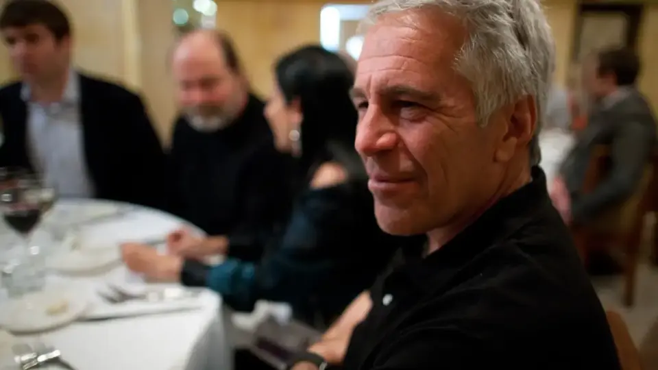 Нюйоркската академия за изкуства ще дари средствата, преведени ѝ от Джефри Епстийн