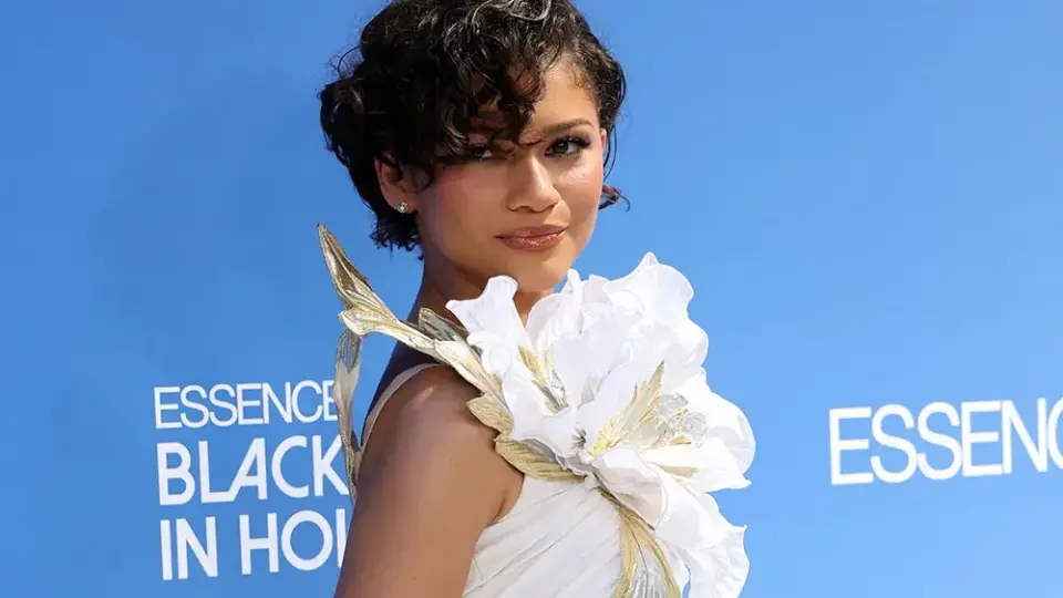 Зендая адресира слуховете за AI сватбените си снимки с Том Холанд