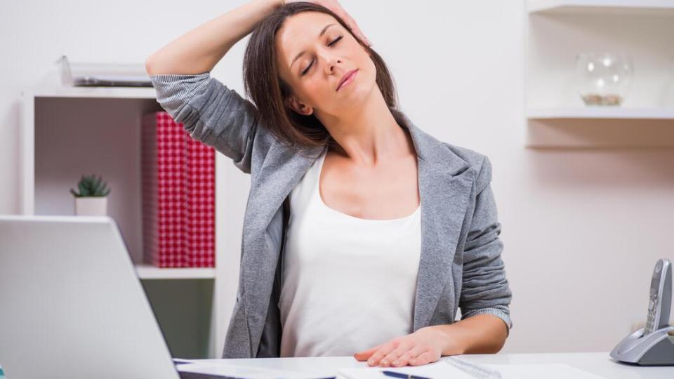 Край на прегърбването – лесни упражнения за правилна стойка