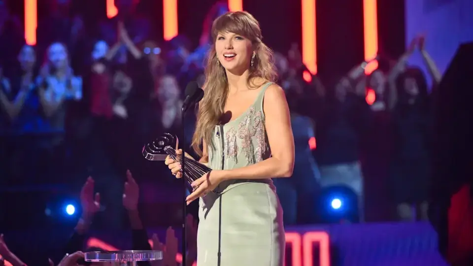 Тейлър Суифт спечели седем награди на iHeartRadio Music Awards 2026, подобрявайки собствения си рекорд