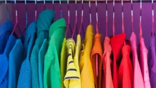 Може ли цветът на дрехите ни да повлияе на настроението ни?