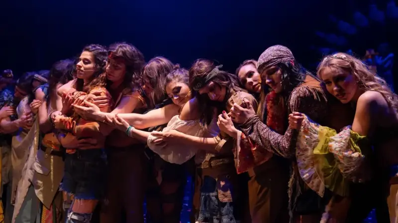 Култовият мюзикъл ,,Коса“ гостува в зала 1 на НДК през април