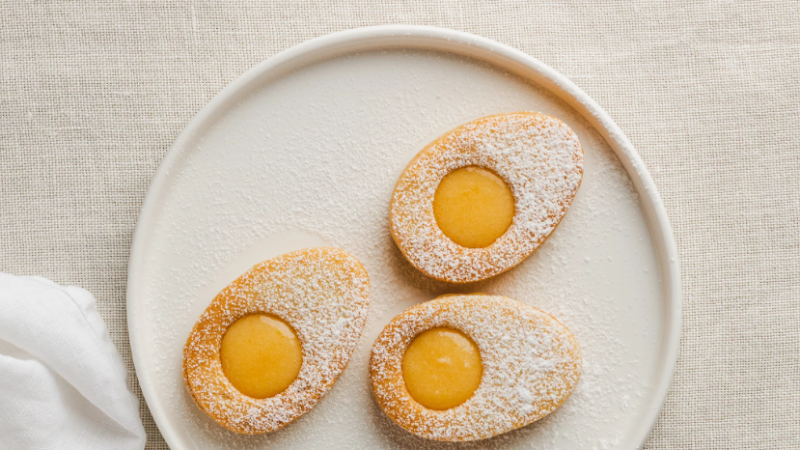 Красива трапеза с великденски изкушения: три креативни рецепти за курабийки