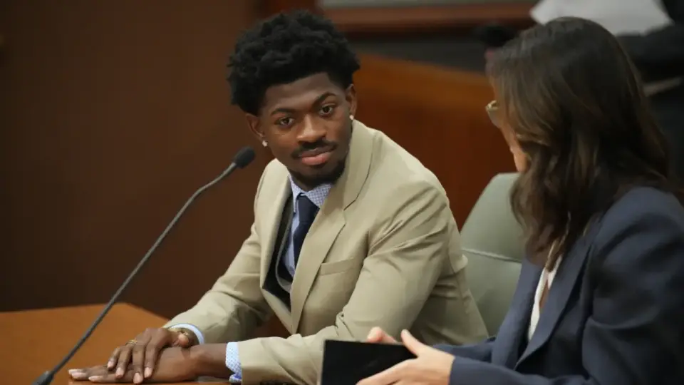 Свалят обвиненията срещу Lil Nas X за нападение, ако се съгласи да се лекува