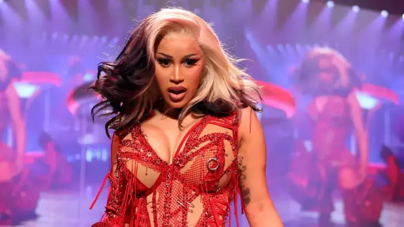 Карди Би твърди, че е станала жертва на измама с кредитни карти