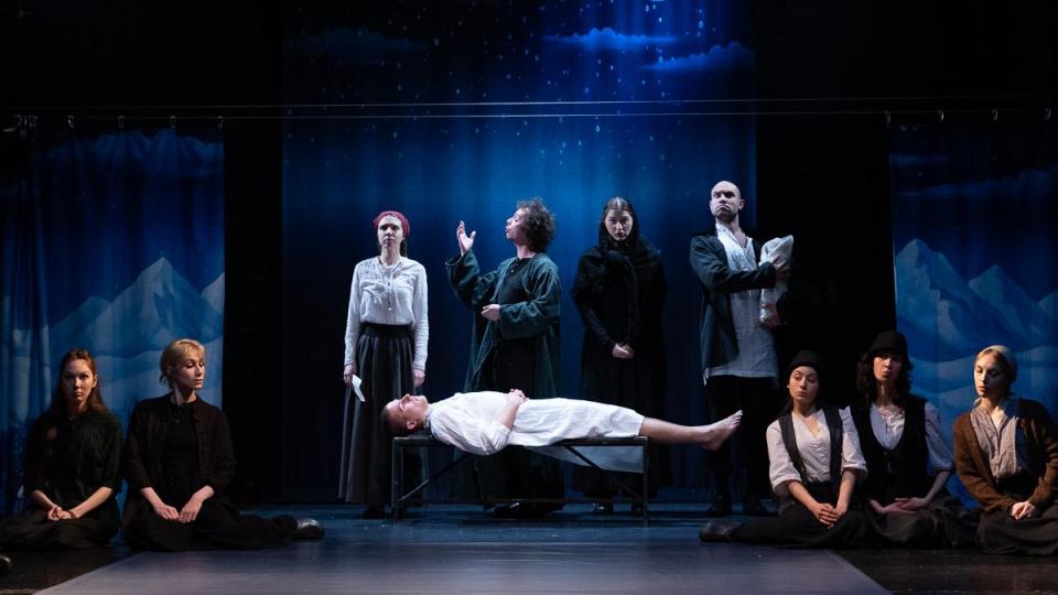 Проф. Маргарита Младенова поставя „Кавказкият тебеширен кръг“ от Бертолт Брехт в Театър НАТФИЗ