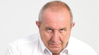 Ще се завърне ли Адриан Гренье в „Дяволът носи Прада 2“?