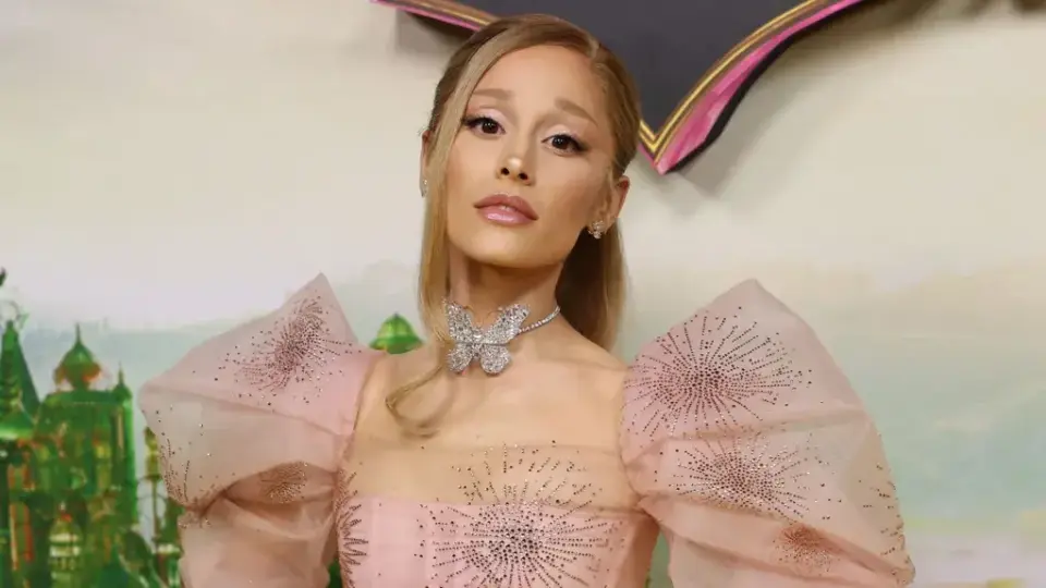 Ариана Гранде издава осми студиен албум