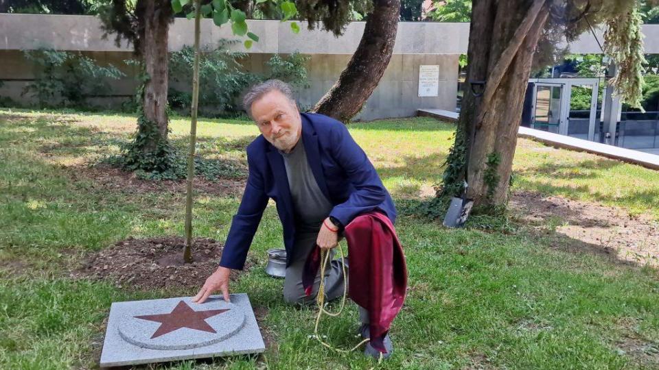 Франко Неро откри звезда с името си в Алеята на славата в Стара Загора и засади своя липа