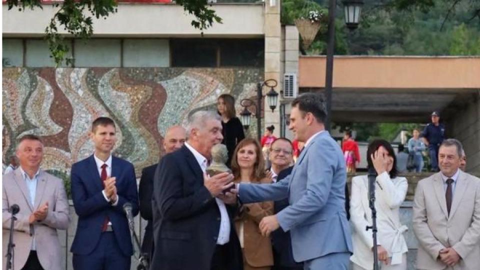 Николай Табаков е отличен с Националната литературна награда „Иван Вазов”