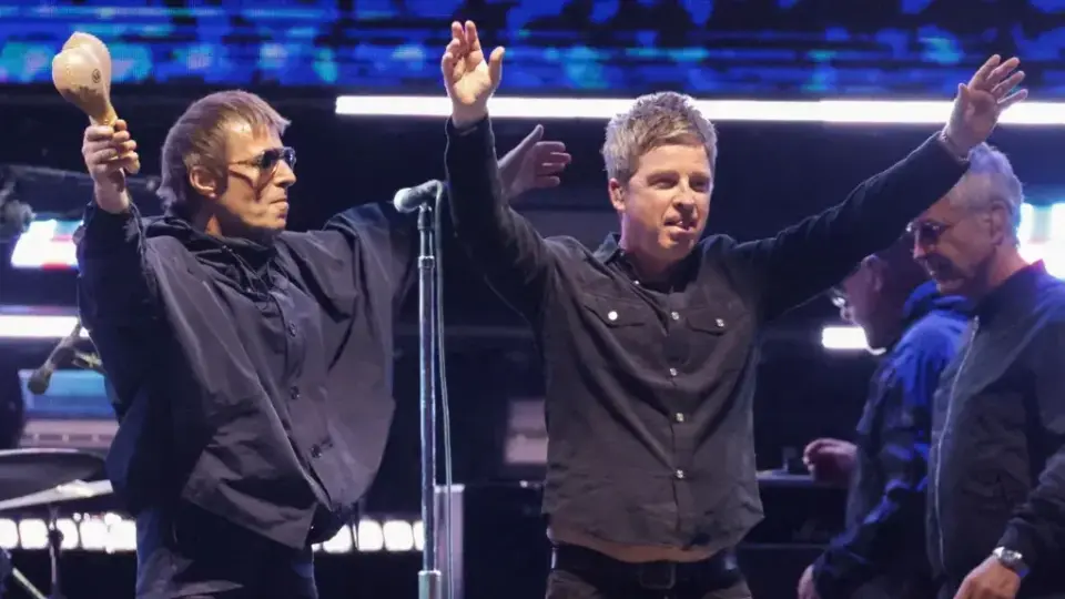Oasis изпревари The Beatles в класацията за най-продавани албуми за всички времена