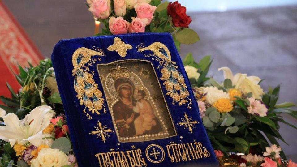 Чудотворната икона Пресвета Богородица – Хавайска вече е в България