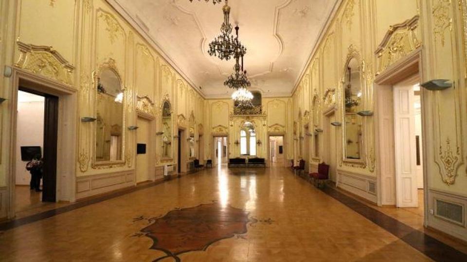 Бившият Царски дворец се руши, сигнали са подавани още преди 20 години
