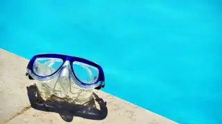 Как да се предпазим от негативното въздействие на хлорираната вода в басейните?
