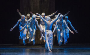 Фолклорът и съвременният танц се преплитат в постановката на „Арабеск“