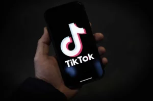ЕК погна TikTok, плащал на потребители да прекарват повече време в приложението