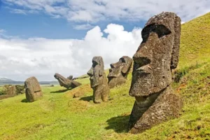 Великденския остров: Величието на статуите моаи и изчезването на една цивилизация
