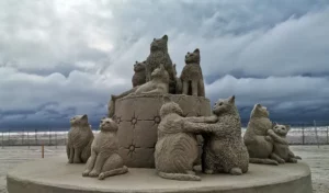 Бургаските котки се появиха като пясъчни фигури в Тексас