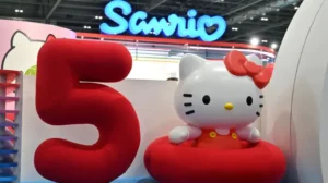 Hello Kitty на 50: Измисленият персонаж всъщност не е котка?